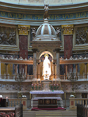 Внутри базилики Св. Иштвана
